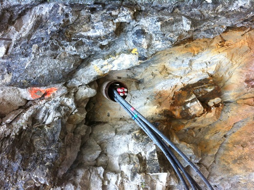 extensormeter head in rock